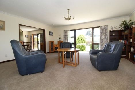 Photo of property in 10 Timaru Road, Waimate, 7924