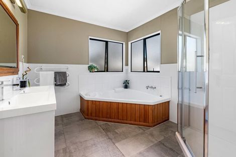 Photo of property in 43 Thelma Place, Lynmore, Rotorua, 3010