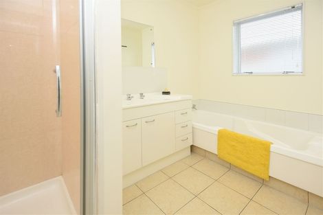 Photo of property in 2/23a Hill Road, Manurewa, Auckland, 2102