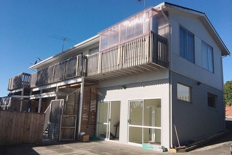 Photo of property in 31 Valley View Road, Glenfield, Auckland, 0629