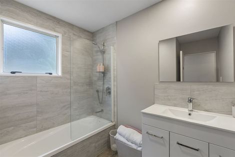 Photo of property in 40 Tyrico Close, Unsworth Heights, Auckland, 0632