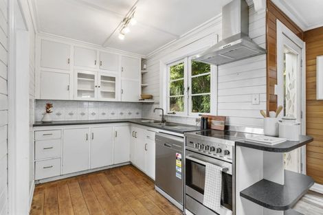 Photo of property in 70 Pleasant Road, Glen Eden, Auckland, 0602