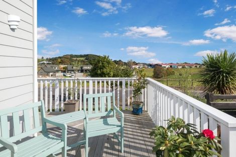 Photo of property in 8 Ridge View Crescent, Pukekohe, 2120