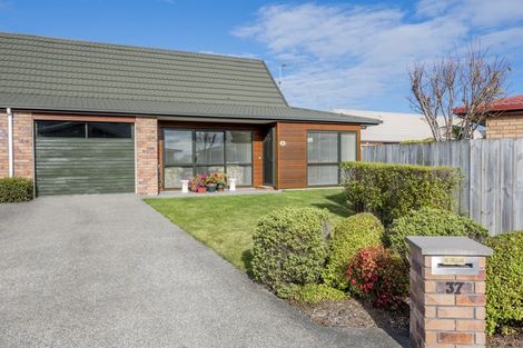 Photo of property in Rangeview Villas, 37/9 Fuller Close, Levin, 5510