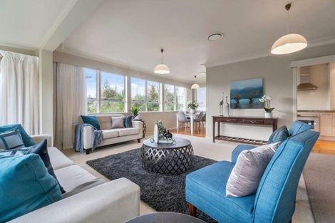 Photo of property in 60 Taipari Road, Te Atatu Peninsula, Auckland, 0610