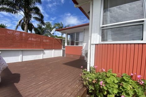 Photo of property in 60 Casuarina Road, Half Moon Bay, Auckland, 2012
