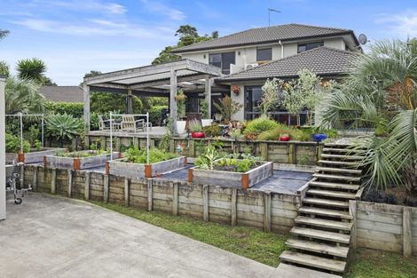 Photo of property in 32 Lough Bourne Drive, Pukekohe, 2120
