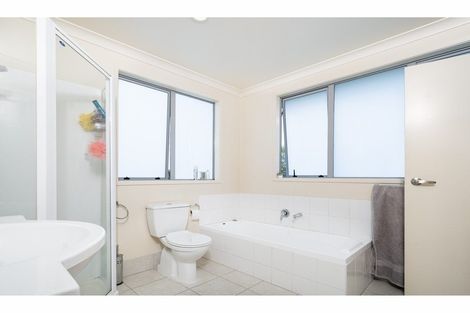 Photo of property in 11l Clearwater Cove, West Harbour, Auckland, 0618