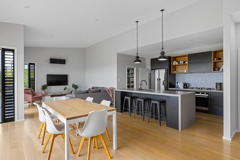 Photo of property in 46 Maka Terrace, Orewa, 0931