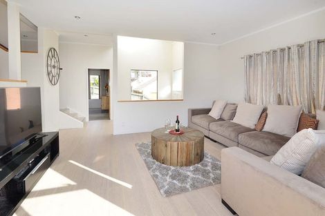 Photo of property in 8 Tenbless Court, Unsworth Heights, Auckland, 0632