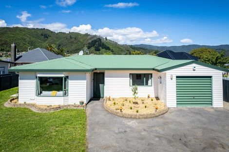 Photo of property in 3 Dover Road, Wainuiomata, Lower Hutt, 5014