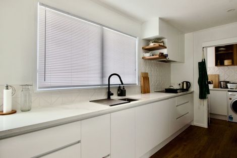 Photo of property in 5 Ngatoa Place, Glenfield, Auckland, 0629