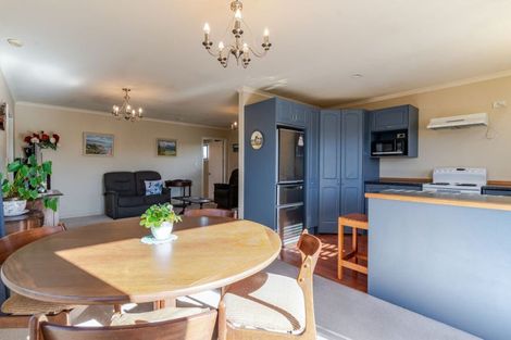 Photo of property in 2 Garrison Street, Carterton, 5713