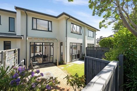 Photo of property in 2/2 Armoy Drive, East Tamaki, Auckland, 2016