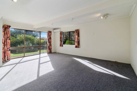 Photo of property in 27 Rewarewa Street, Owhata, Rotorua, 3010