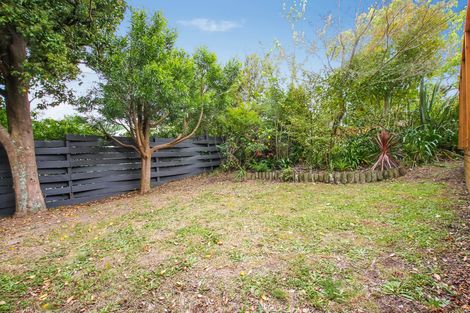 Photo of property in 10 Stottholm Road, Titirangi, Auckland, 0604