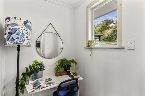 Photo of property in 5 Stella Grove, Newlands, Wellington, 6037