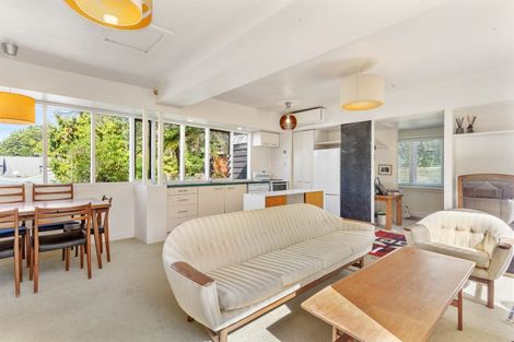 Photo of property in 20 Harrybrook Road, Green Bay, Auckland, 0604
