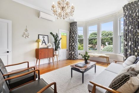 Photo of property in 12 Eden Street, Island Bay, Wellington, 6023