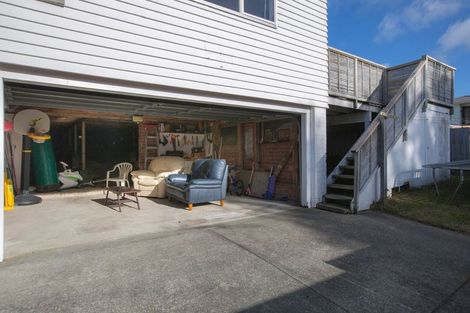 Photo of property in 9 Barron Drive, Green Bay, Auckland, 0604