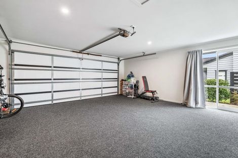Photo of property in 25 Waitemata Drive, One Tree Point, 0118
