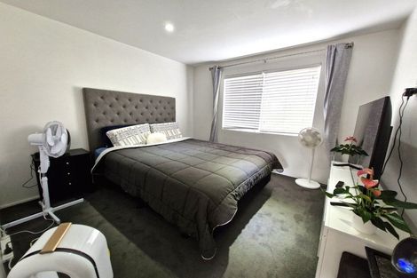 Photo of property in 2/7 Alston Avenue, Kelston, Auckland, 0602