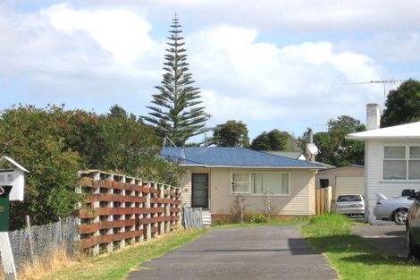 Photo of property in 2/61 Fairclough Road, Beach Haven, Auckland, 0626
