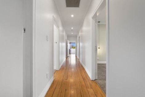 Photo of property in 54 Waiwaka Terrace, Strandon, New Plymouth, 4312