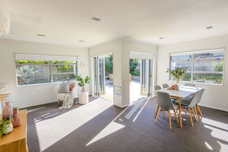 Photo of property in 11 Yarnbrook Grove, Churton Park, Wellington, 6037