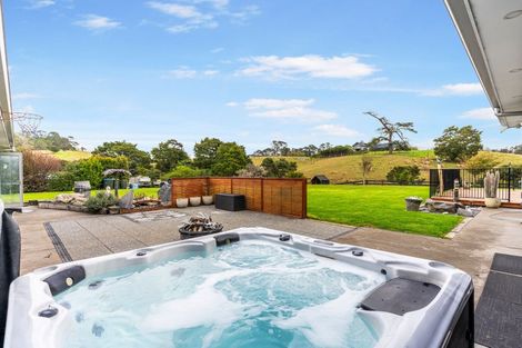 Photo of property in 104 Foster Road, Kumeu, 0891