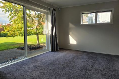 Photo of property in 2 James Kidd Place, Greytown, 5712