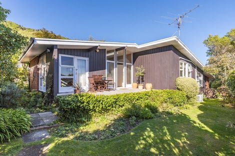 Photo of property in 16 Kakariki Grove, Waikanae, 5036