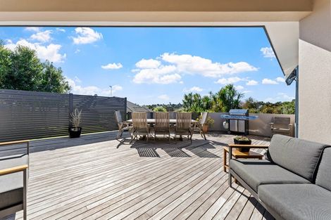 Photo of property in 35 Blue Heron Rise, Stanmore Bay, Whangaparaoa, 0932