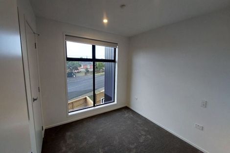 Photo of property in 8/21 Awaroa Road, Sunnyvale, Auckland, 0612