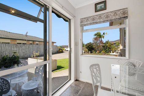 Photo of property in 18 Chesterfield Way, Orewa, 0931