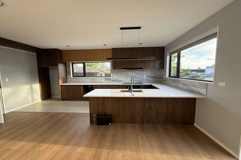 Photo of property in 21 Voltaire Court, Botany Downs, Auckland, 2010