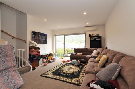 Photo of property in 7u4 Handyside Street, Tawa, Wellington, 5028