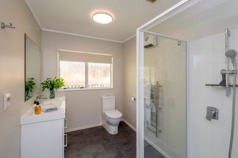 Photo of property in 9 Papawai Grove, Waikanae, 5036