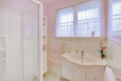 Photo of property in 14 Farquhars Road, Redwood, Christchurch, 8051