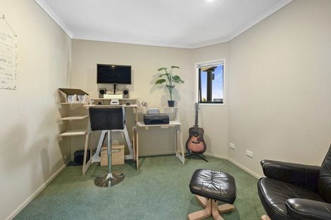 Photo of property in 4 Willow Place, Whalers Gate, New Plymouth, 4310