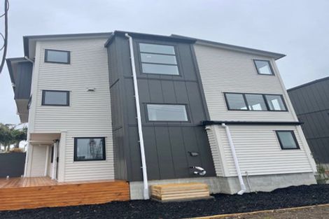 Photo of property in 233 Lake Road, Northcote, Auckland, 0627