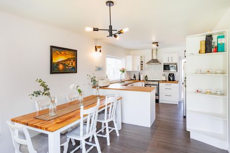 Photo of property in 21 Dalfield Place, Highbury, Palmerston North, 4412