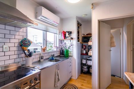 Photo of property in 2/27 Nikau Street, New Lynn, Auckland, 0600