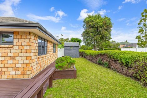 Photo of property in 26 Moor Avenue, Te Atatu Peninsula, Auckland, 0610