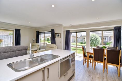 Photo of property in 28/3 Reeves Road, Rangiora, 7400