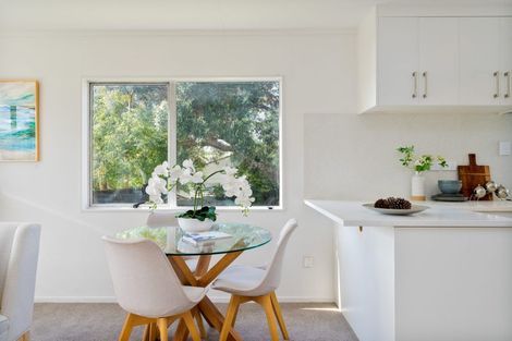 Photo of property in 9 Imperial Place, Henderson, Auckland, 0612