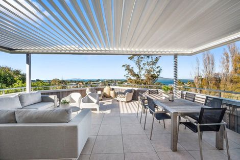 Photo of property in 39 Eastcliffe Road, Castor Bay, Auckland, 0620