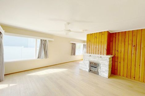 Photo of property in 35 Exmouth Road, Northcote, Auckland, 0627