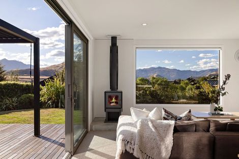 Photo of property in 3 Caithness Court, Jacks Point, Queenstown, 9371