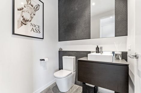 Photo of property in 7 Laguna Place, Matakatia, Whangaparaoa, 0930